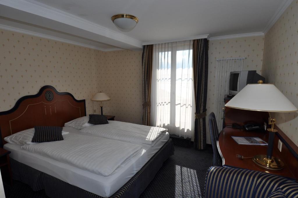 Hotel Restaurant Bellevue Au Lac Thun Oda fotoğraf
